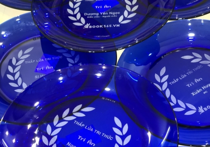 Quà Tặng Cuối Năm: Truyền thông thương hiệu dễ dàng với dịch vụ In Khắc Logo Doanh Nghiệp 